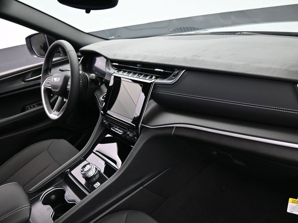 Used 2024 Jeep Grand Cherokee L Laredo image 35