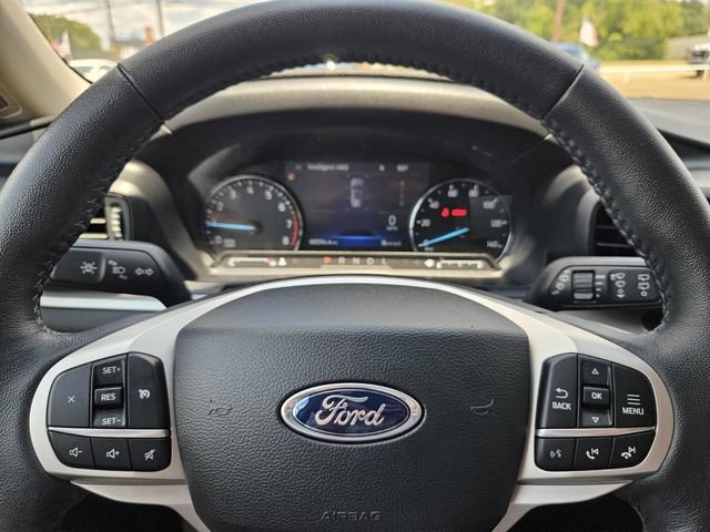 Used 2023 Ford Explorer XLT AWD/4WD image 38