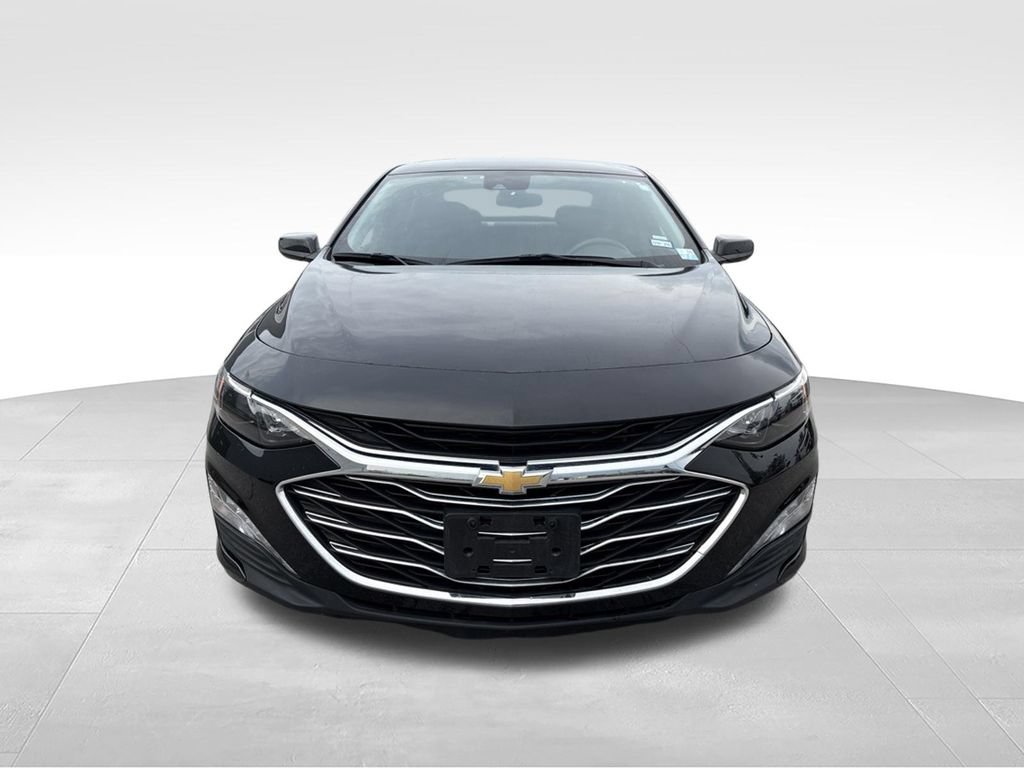Used 2025 Chevrolet Malibu LT FWD image 2