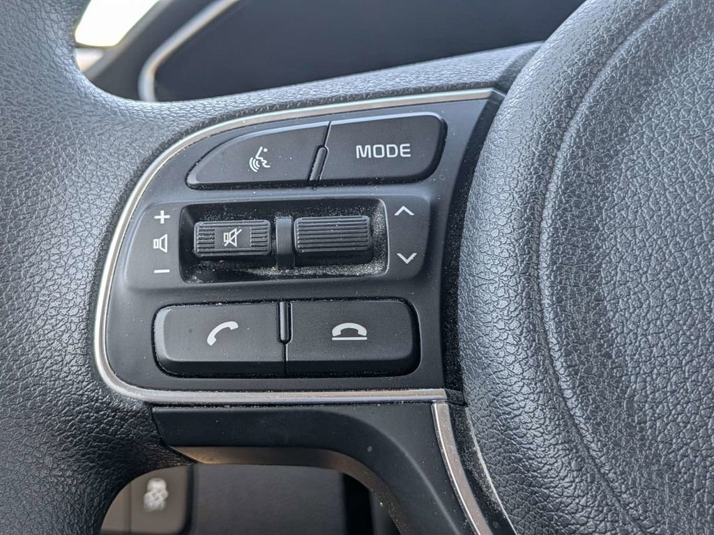 Used 2021 Kia Niro LX image 24