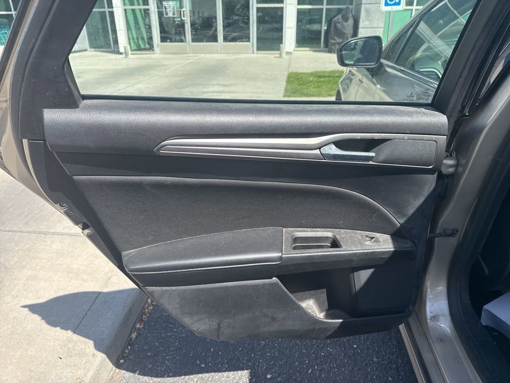Used 2018 Ford Fusion SE FWD image 6