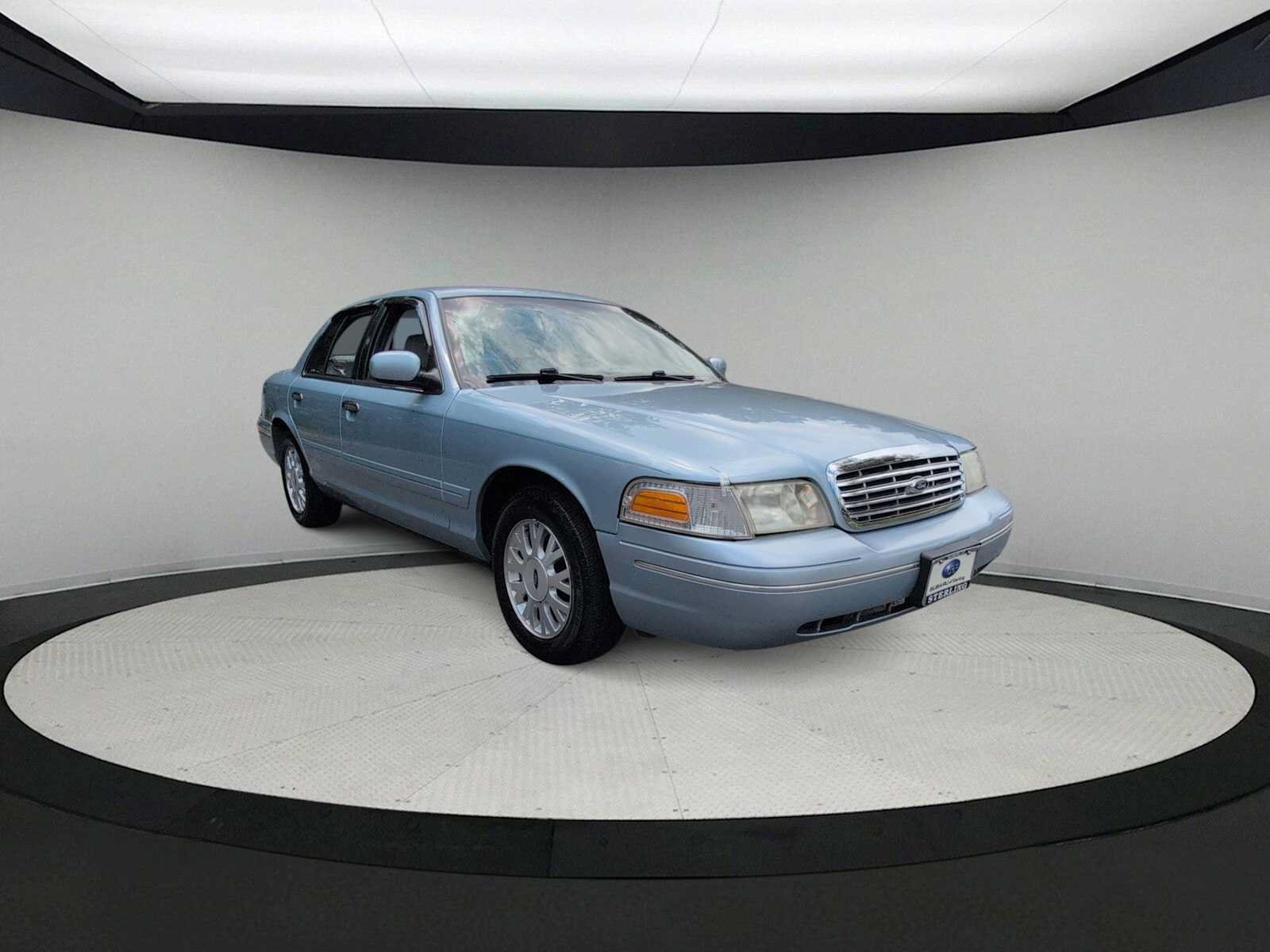 Used 2003 Ford Crown Victoria LX RWD image 2