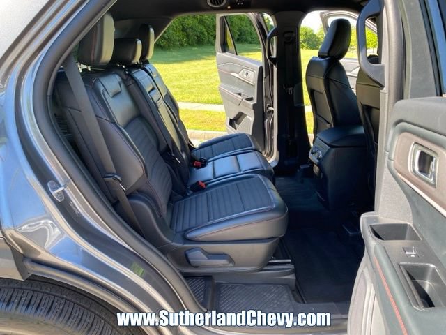 Used 2025 Ford Explorer ST-Line w/ ST-Line Street Pack AWD/4WD image 36