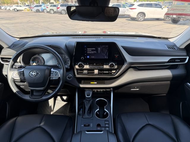 Used 2023 Toyota Highlander XLE FWD image 17
