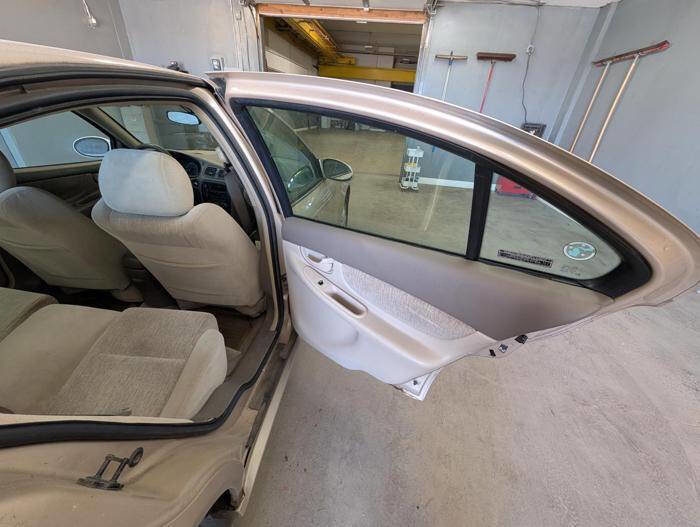 Used 2002 Oldsmobile Alero GL FWD image 27