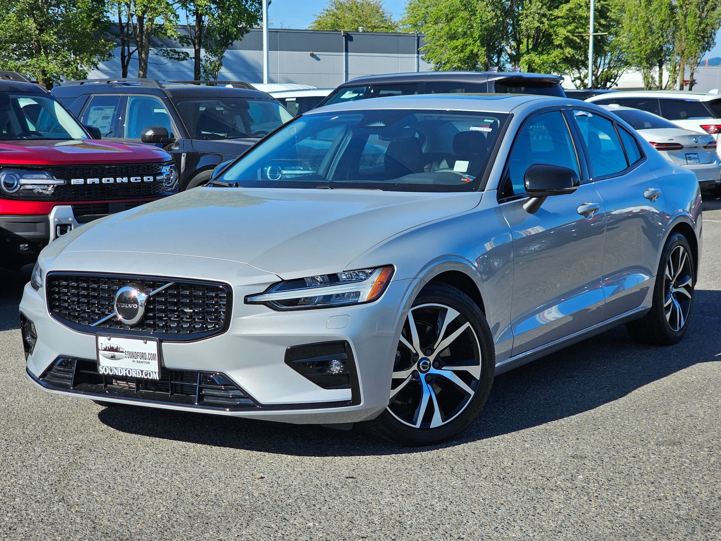Used 2025 Volvo S60 B5 Core AWD/4WD image 1