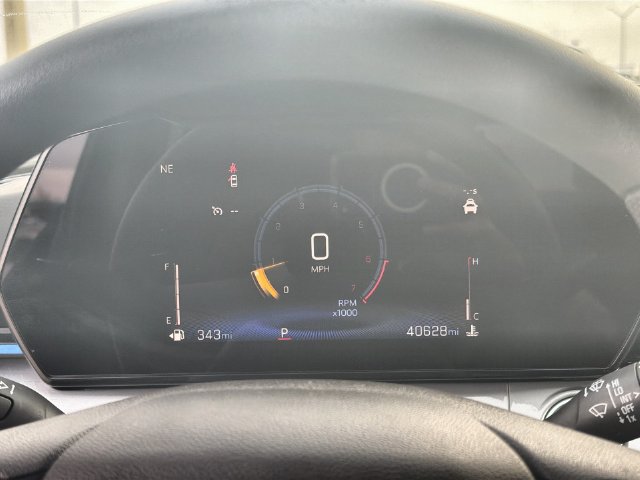 Used 2025 Chevrolet Trax LT FWD image 12