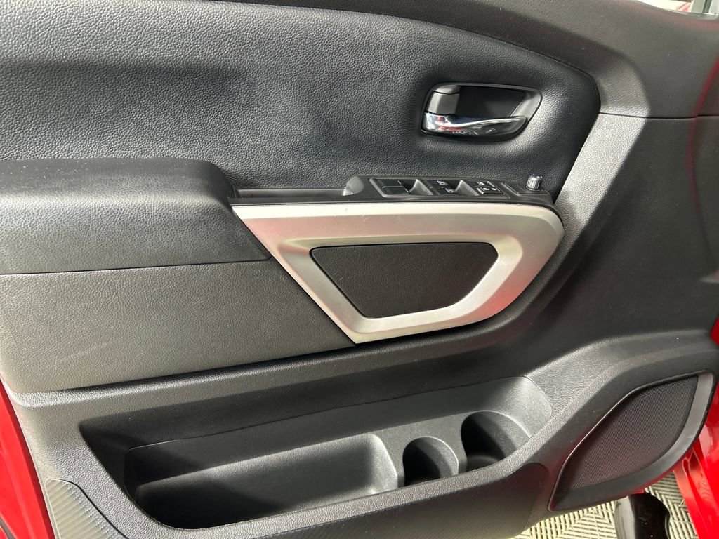 Used 2021 Nissan Titan SV w/ SV Convenience Package image 12