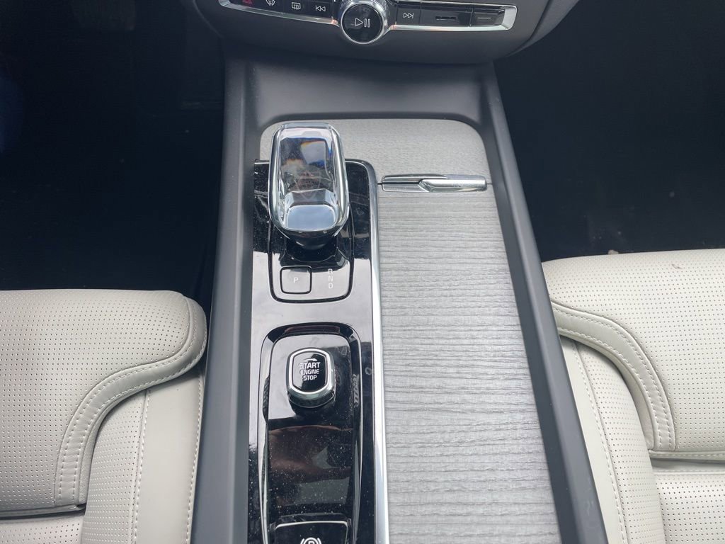 Certified 2025 Volvo V60 B5 Cross Country Ultra image 37