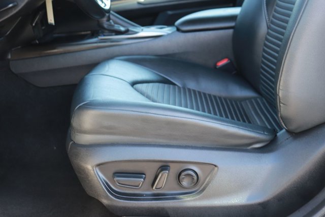 Used 2021 Toyota Camry SE w/ Carpet Mat Package (TMS) FWD image 10