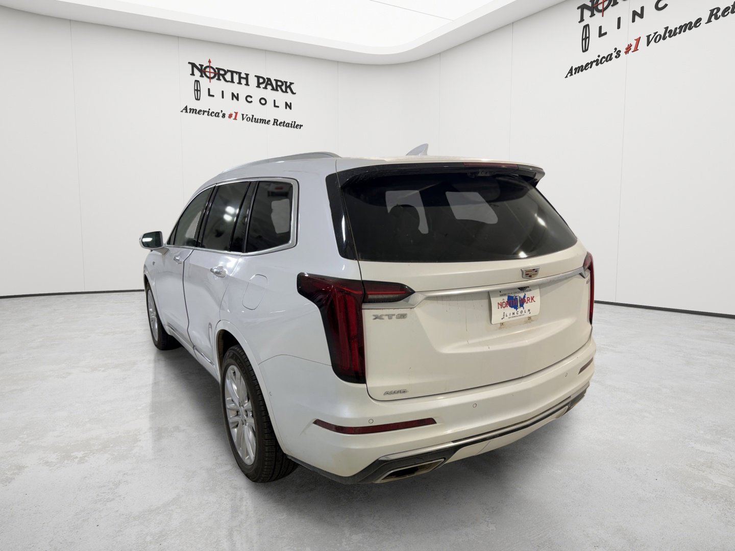 Used 2020 Cadillac XT6 Premium Luxury w/ Platinum Package AWD/4WD image 3