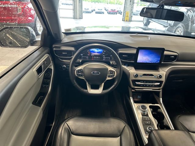 Used 2023 Ford Explorer XLT w/ Equipment Group 202A AWD/4WD image 2