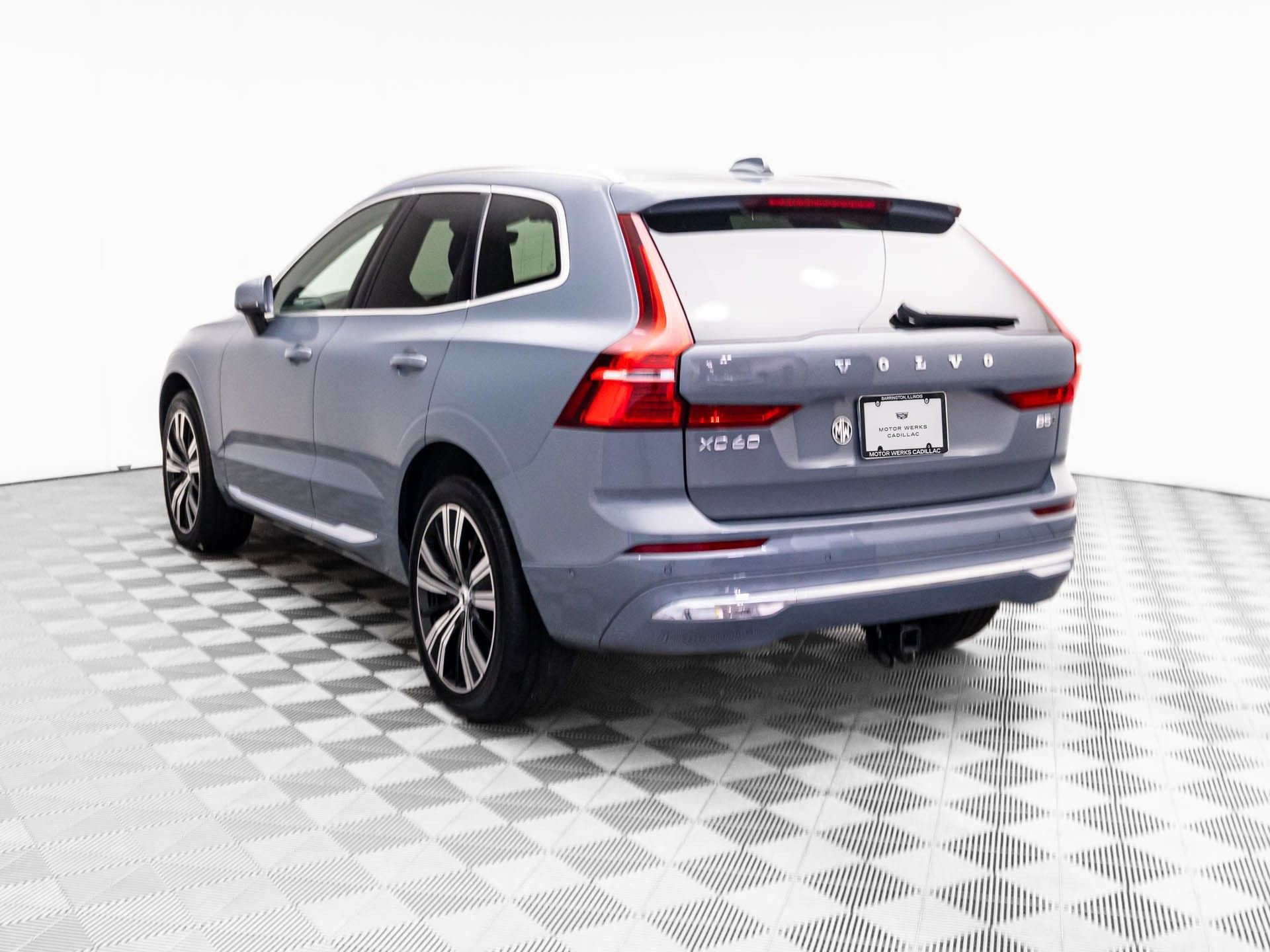 Used 2023 Volvo XC60 B5 Plus w/ Climate Package AWD/4WD image 3