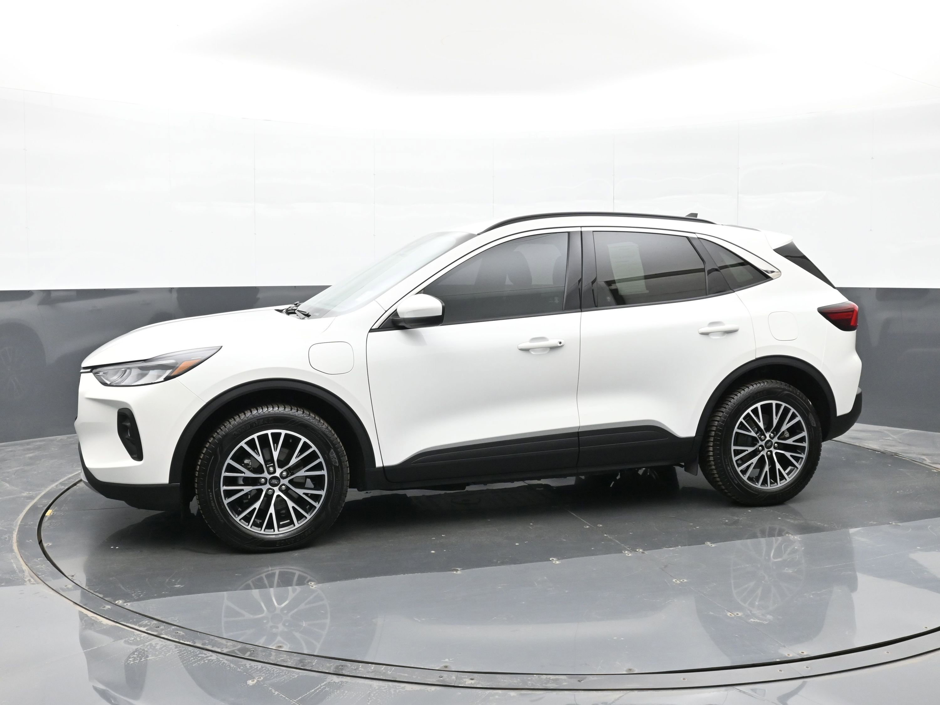 Used 2023 Ford Escape SE image 5