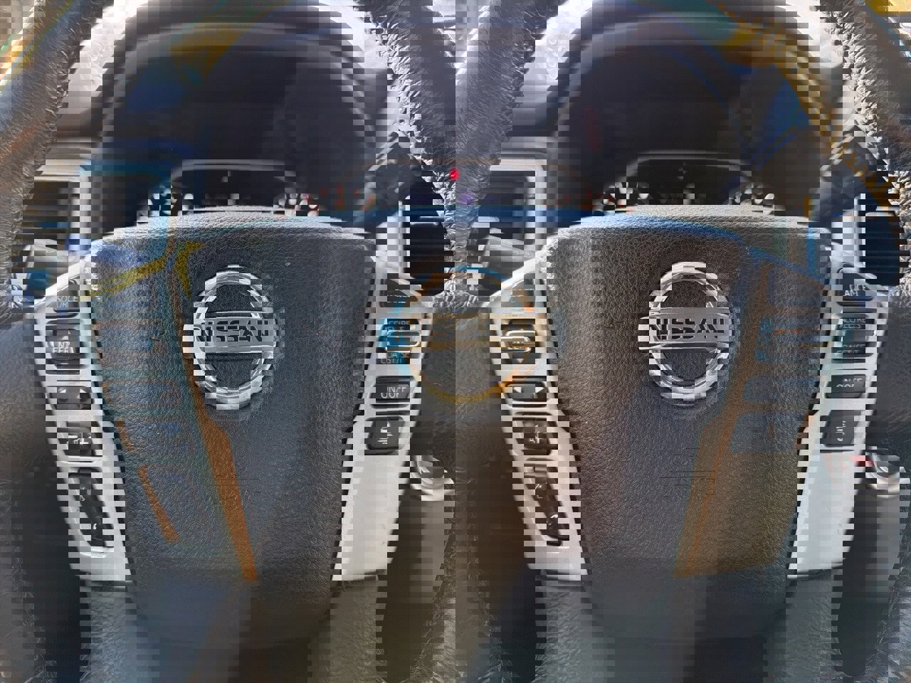 Used 2021 Nissan Titan SV w/ SV Convenience Package image 13