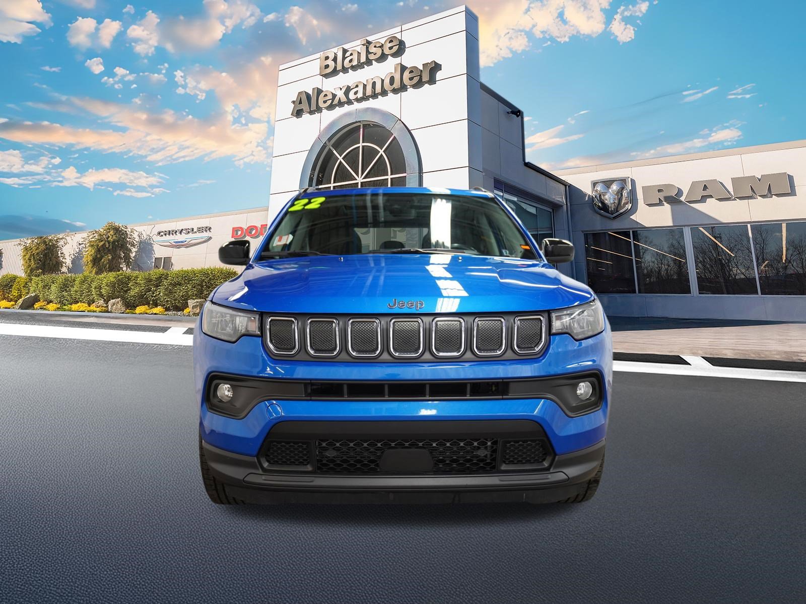 Used 2022 Jeep Compass Latitude w/ Sun and Sound Group AWD/4WD image 11