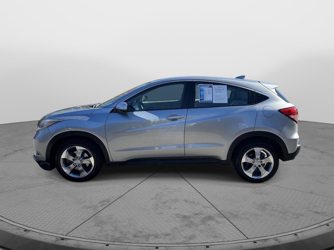 Used 2017 Honda HR-V LX image 6
