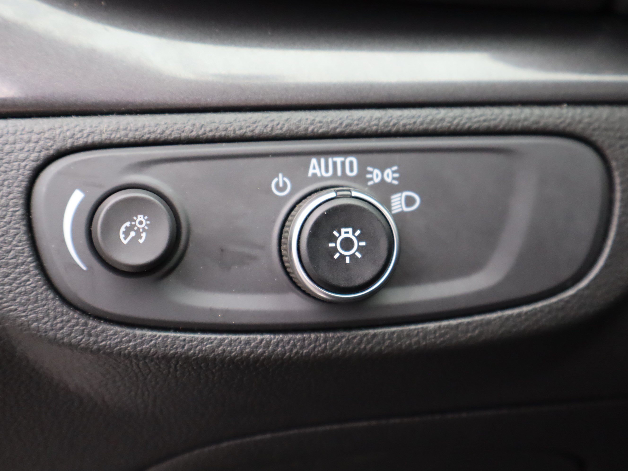 Used 2021 Buick Encore Preferred w/ Safety Package AWD/4WD image 18