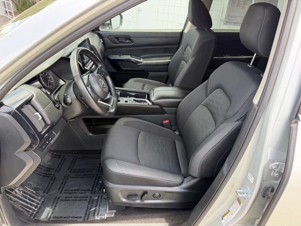 Used 2025 Nissan Pathfinder SV FWD image 13