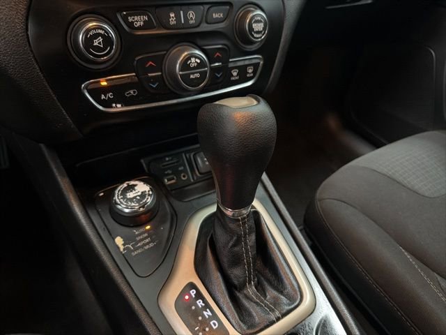 Used 2015 Jeep Cherokee Latitude w/ Comfort/Convenience Group image 24