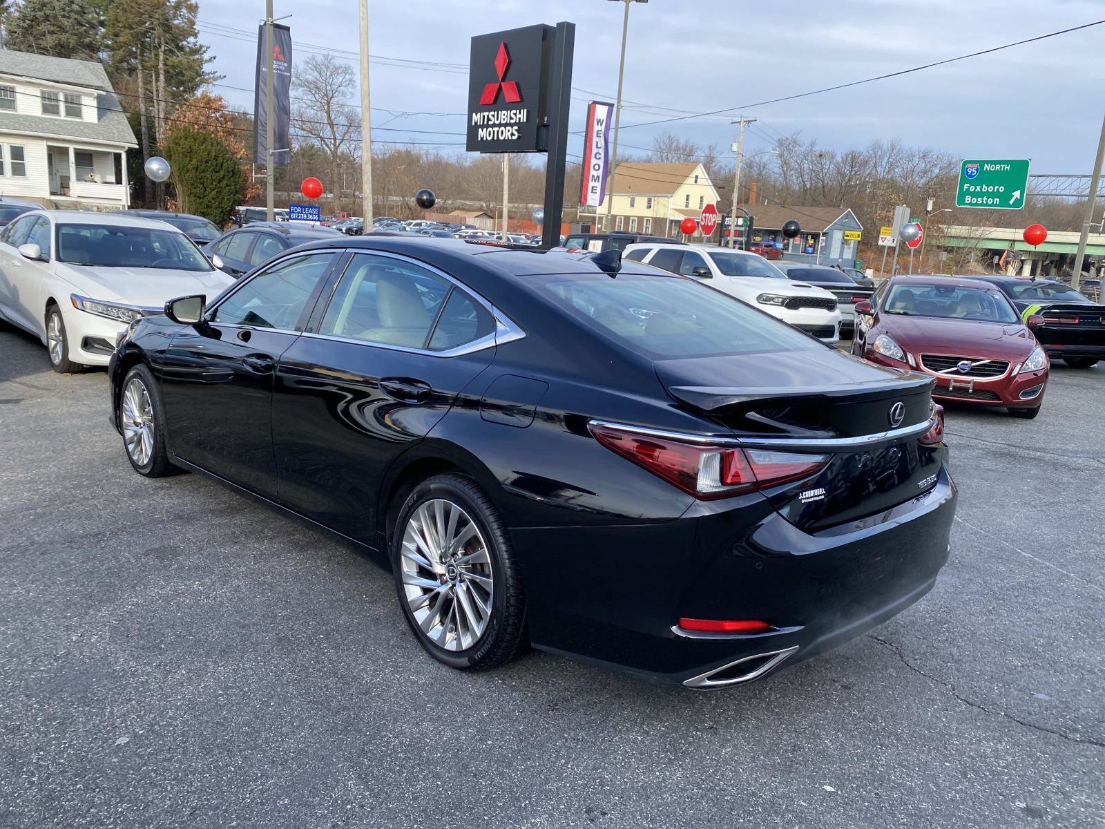 Used 2020 Lexus ES 350 w/ Luxury Package image 3