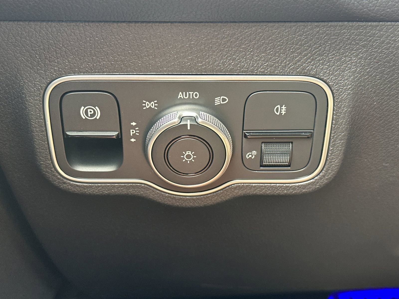 New 2024 Mercedes-Benz EQB 300 4MATIC image 31