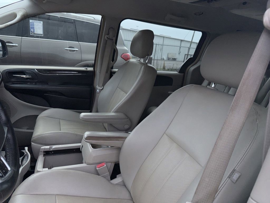 Used 2012 Chrysler Town & Country Touring-L w/ Entertainment Group #2 image 19