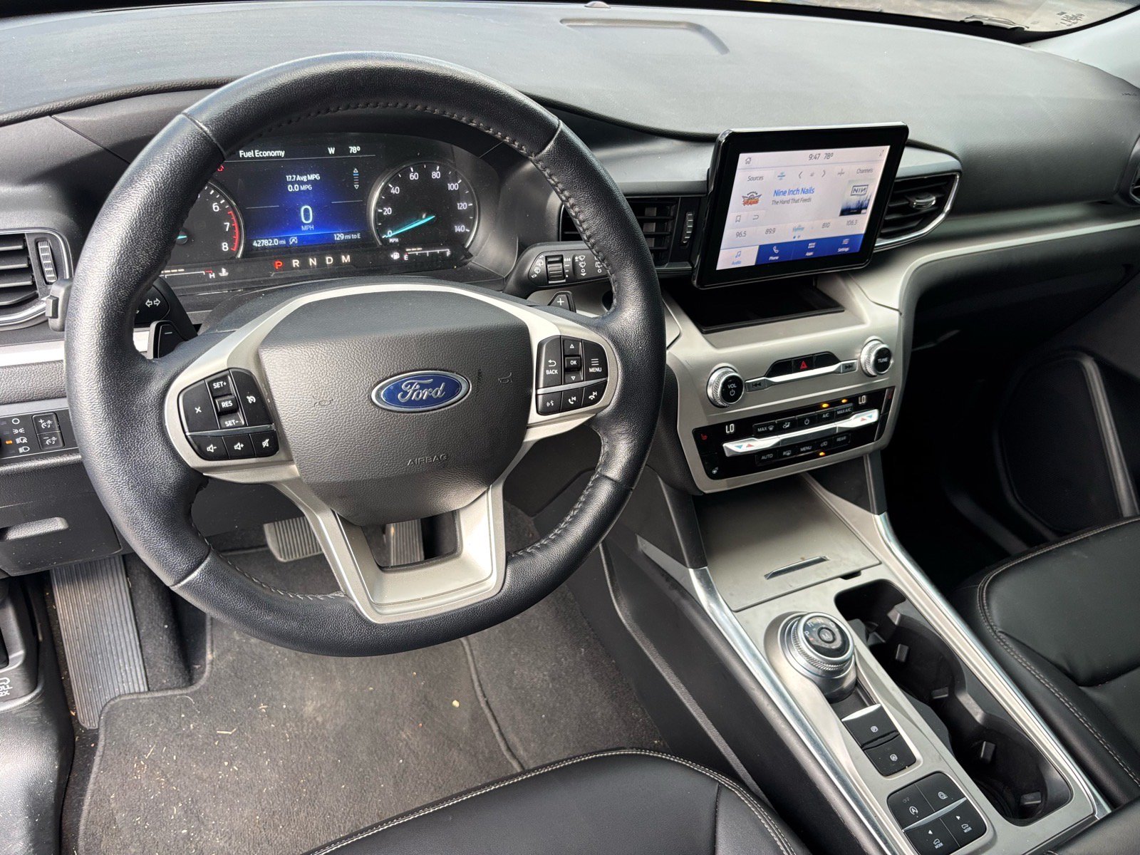 Used 2021 Ford Explorer XLT w/ Equipment Group 202A RWD image 14