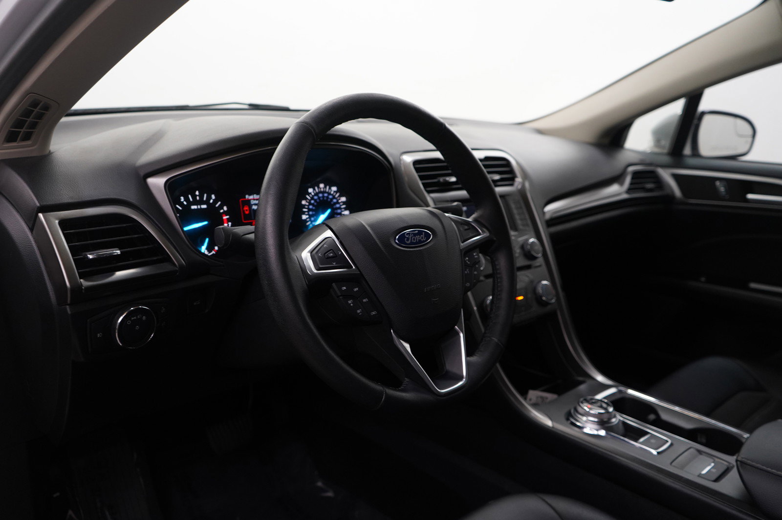 Used 2017 Ford Fusion SE w/ Equipment Group 201A image 15