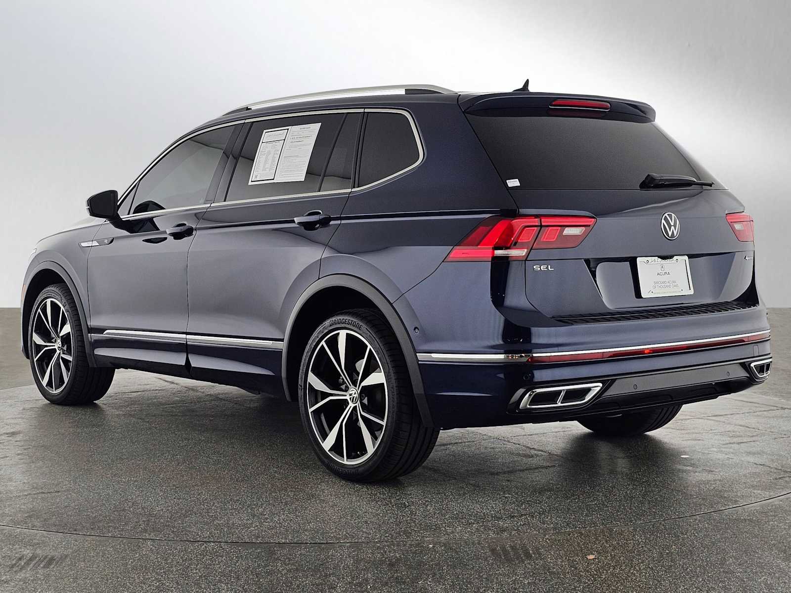 Used 2023 Volkswagen Tiguan SEL R-Line image 5