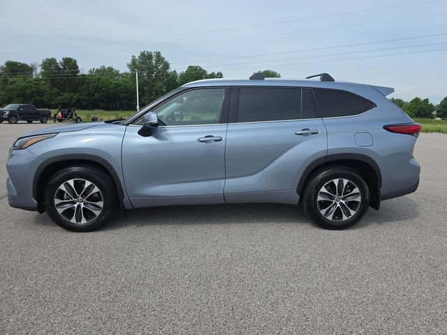 Used 2022 Toyota Highlander XLE AWD/4WD image 10