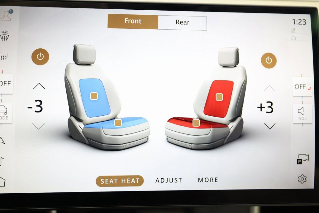 Used 2025 Land Rover Range Rover SE image 25