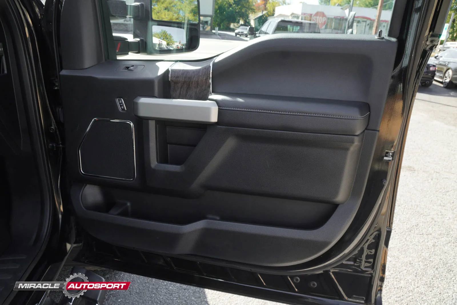 Used 2017 Ford F350 Lariat w/ Lariat Ultimate Package image 28