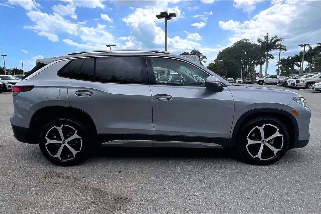 Certified 2026 Volkswagen Tiguan SE w/ Panoramic Sunroof Package FWD image 4