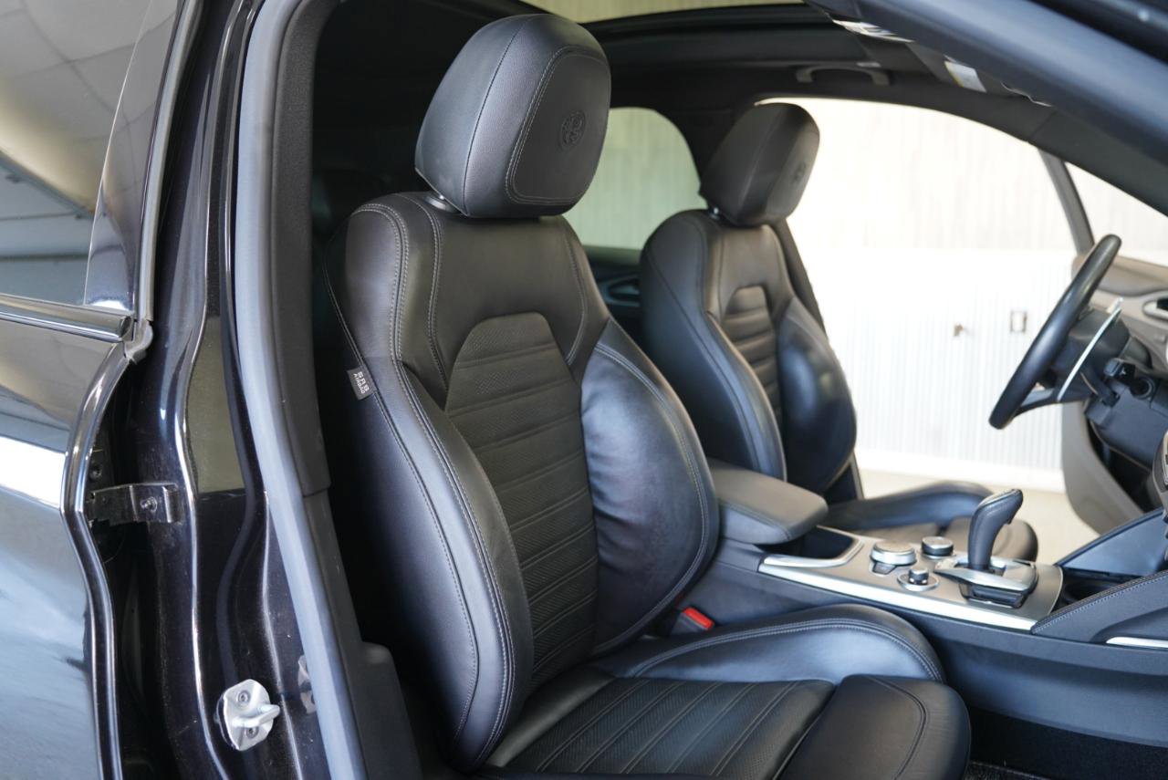 Used 2021 Alfa Romeo Stelvio Ti Sport AWD/4WD image 29
