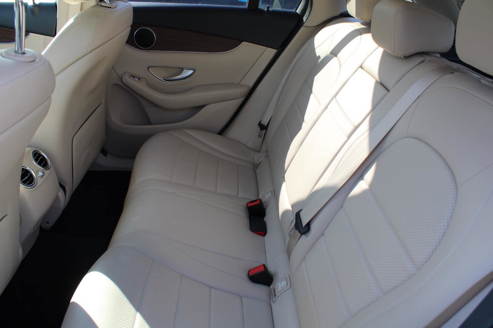 Used 2021 Mercedes-Benz GLC 300 4MATIC image 7