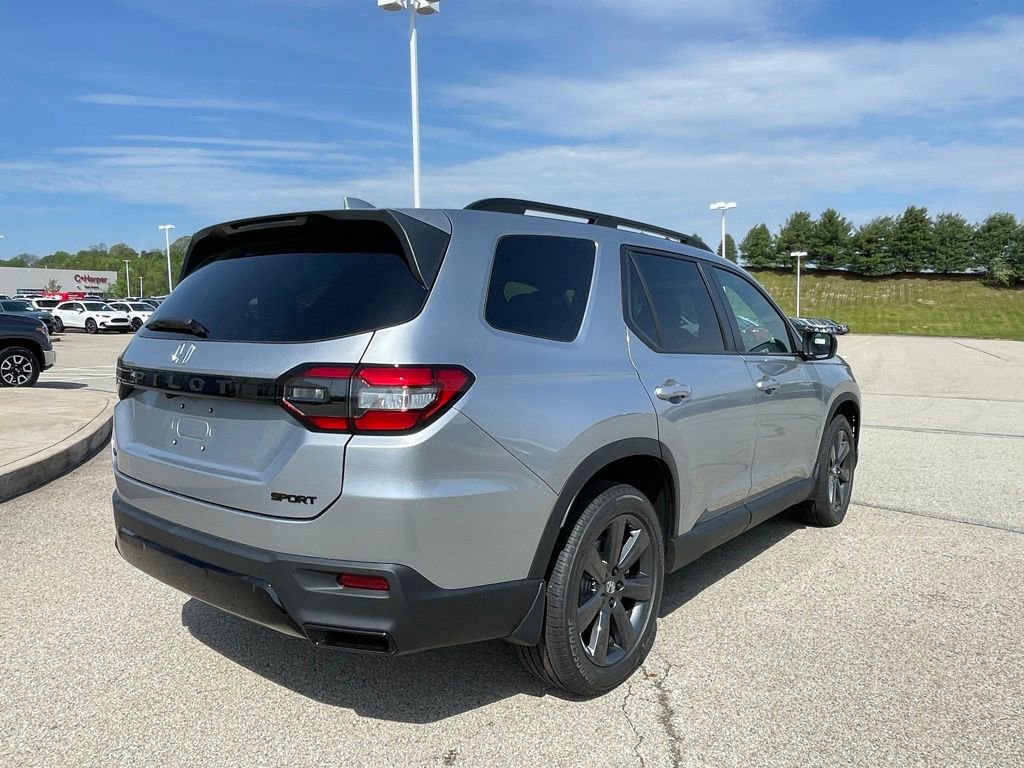 New 2026 Honda Pilot Sport image 3