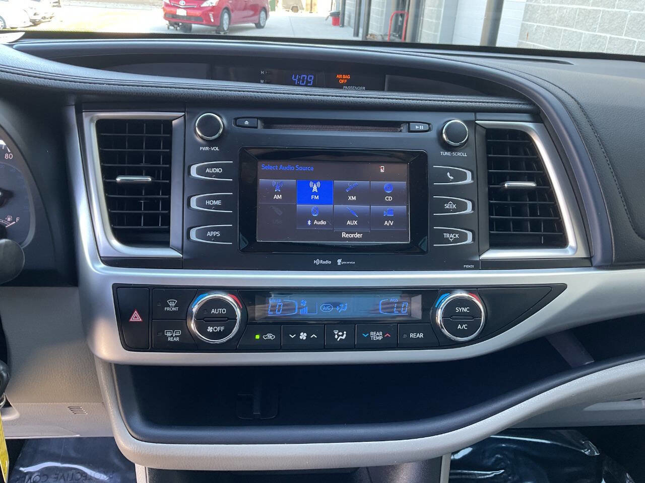 Used 2015 Toyota Highlander Plus AWD/4WD image 20