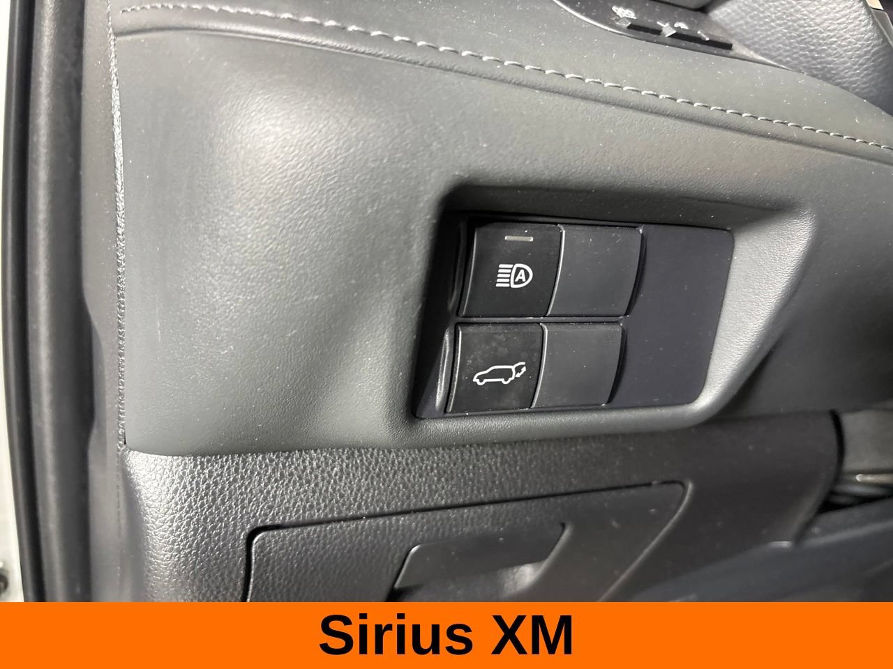 Used 2021 Toyota Highlander XLE FWD image 11