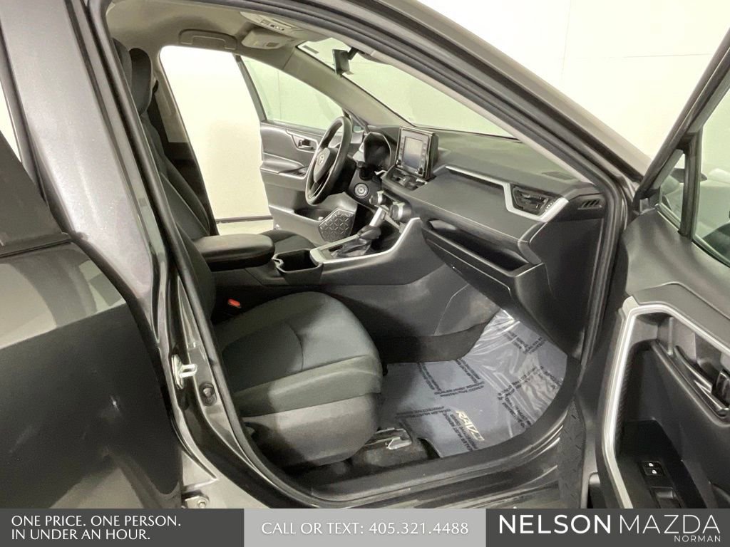 Used 2022 Toyota RAV4 LE image 15