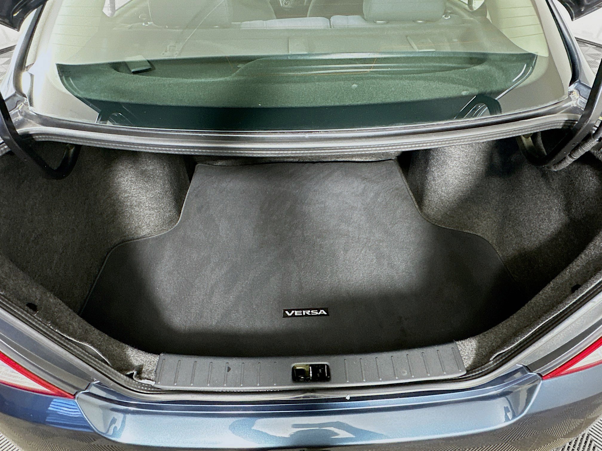 Used 2015 Nissan Versa SV image 25