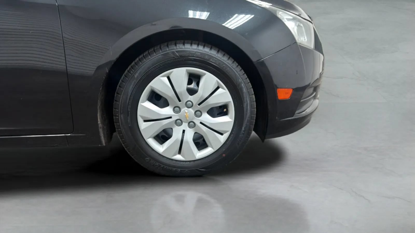 Used 2013 Chevrolet Cruze LS FWD image 23