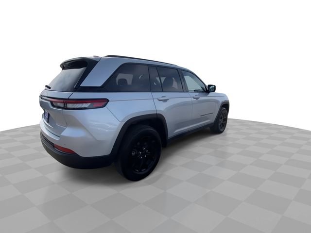 Used 2025 Jeep Grand Cherokee Altitude AWD/4WD image 2