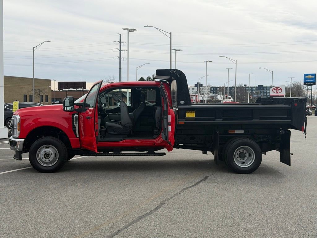 Used 2025 Ford F350 XL w/ XL Chrome Package image 28