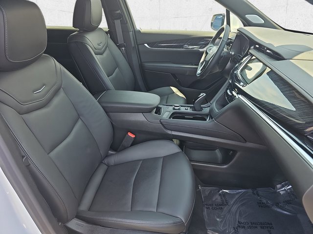 Used 2025 Cadillac XT6 Premium Luxury w/ LPO, Floor Liner Package image 10