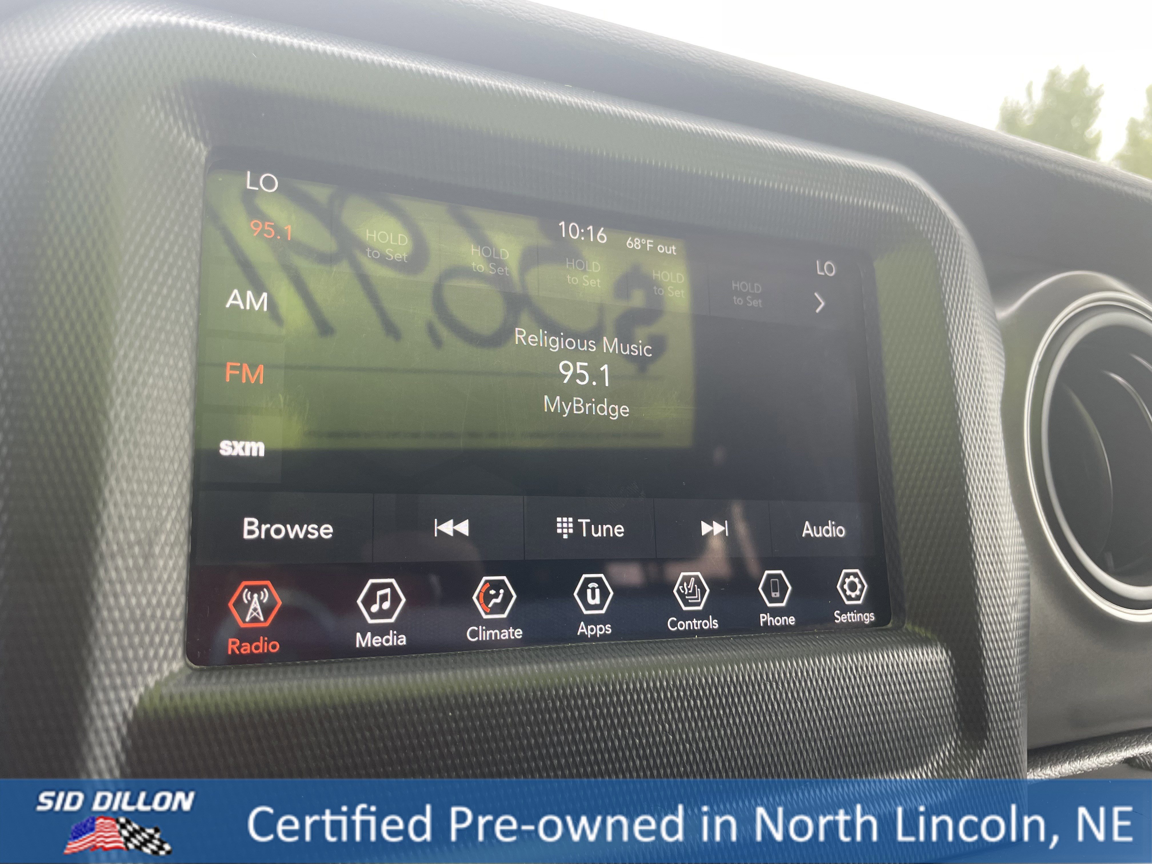 Used 2021 Jeep Gladiator Willys image 14