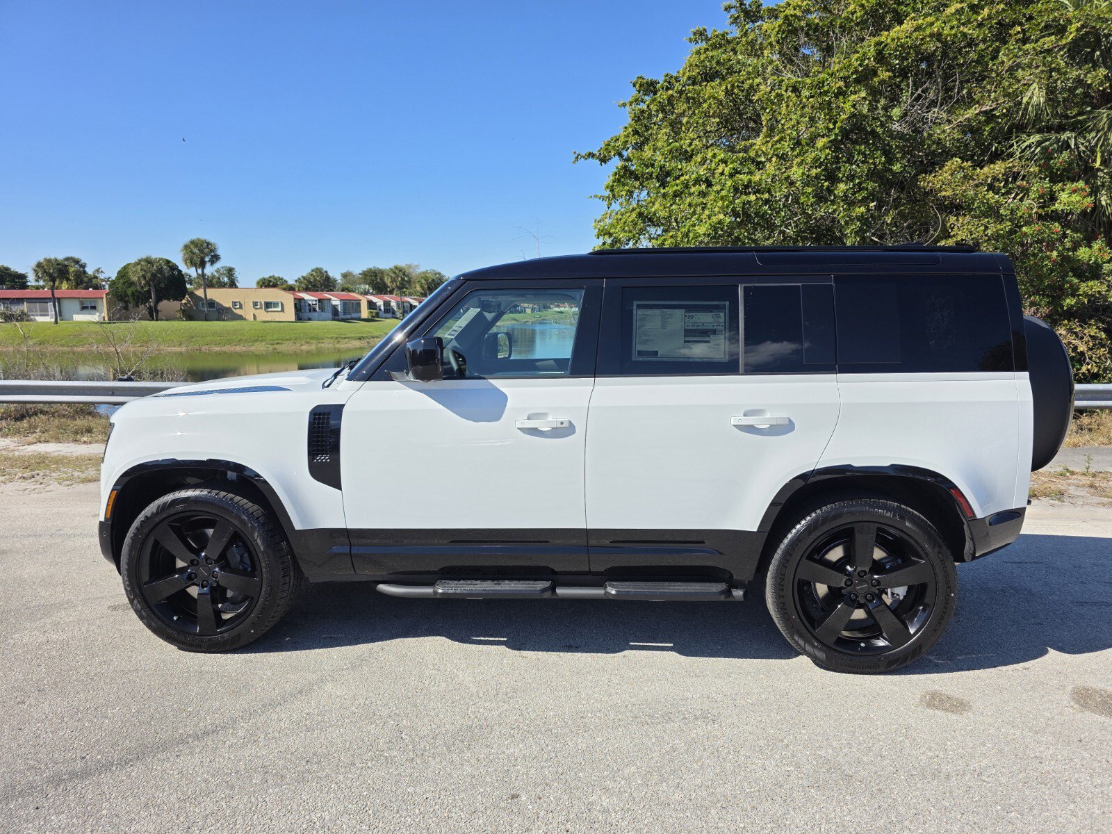 Used 2026 Land Rover Defender 110 X-Dynamic SE AWD/4WD image 7