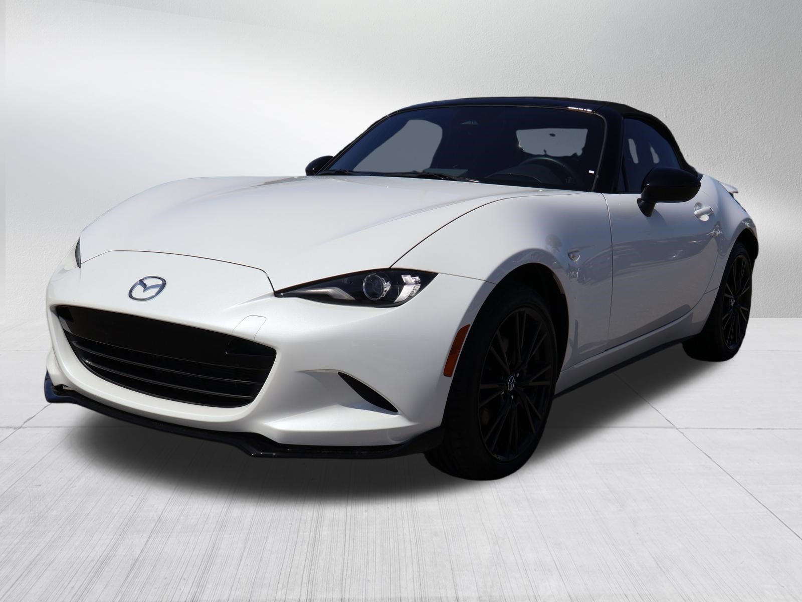 Certified 2025 MAZDA MX-5 Miata Club RWD image 3