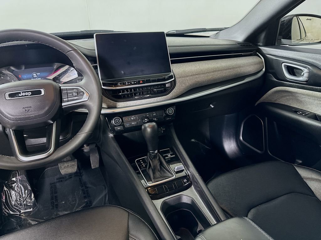 Used 2024 Jeep Compass Latitude image 19