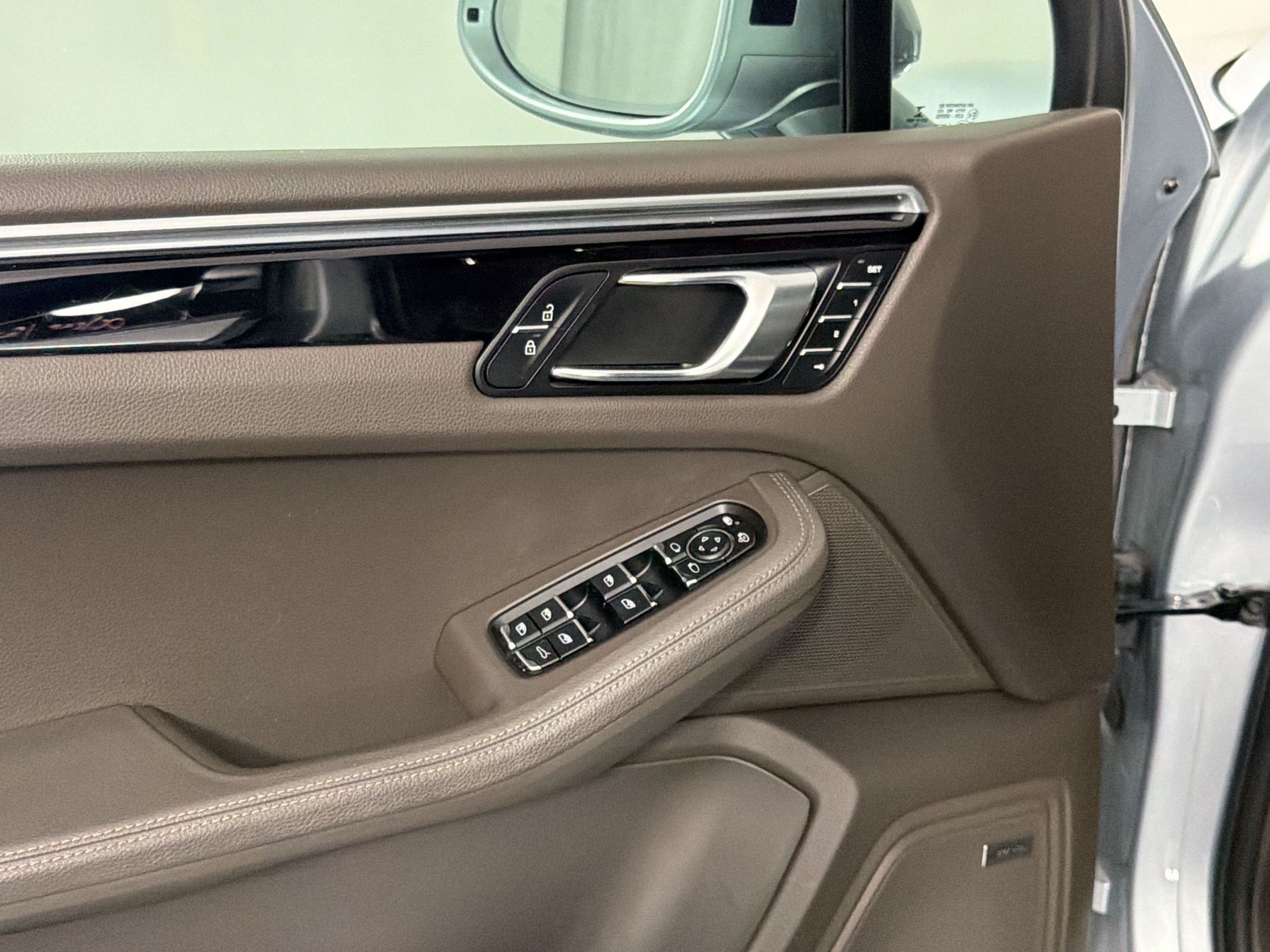 Used 2019 Porsche Macan AWD/4WD image 15